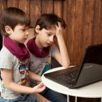 kinderen opletten internet