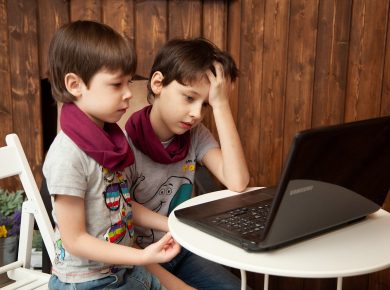 kinderen opletten internet